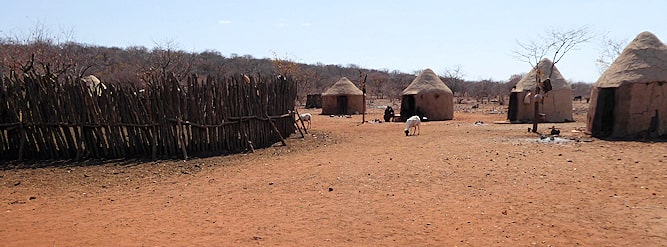 Travel Architects bij Himba dorp
